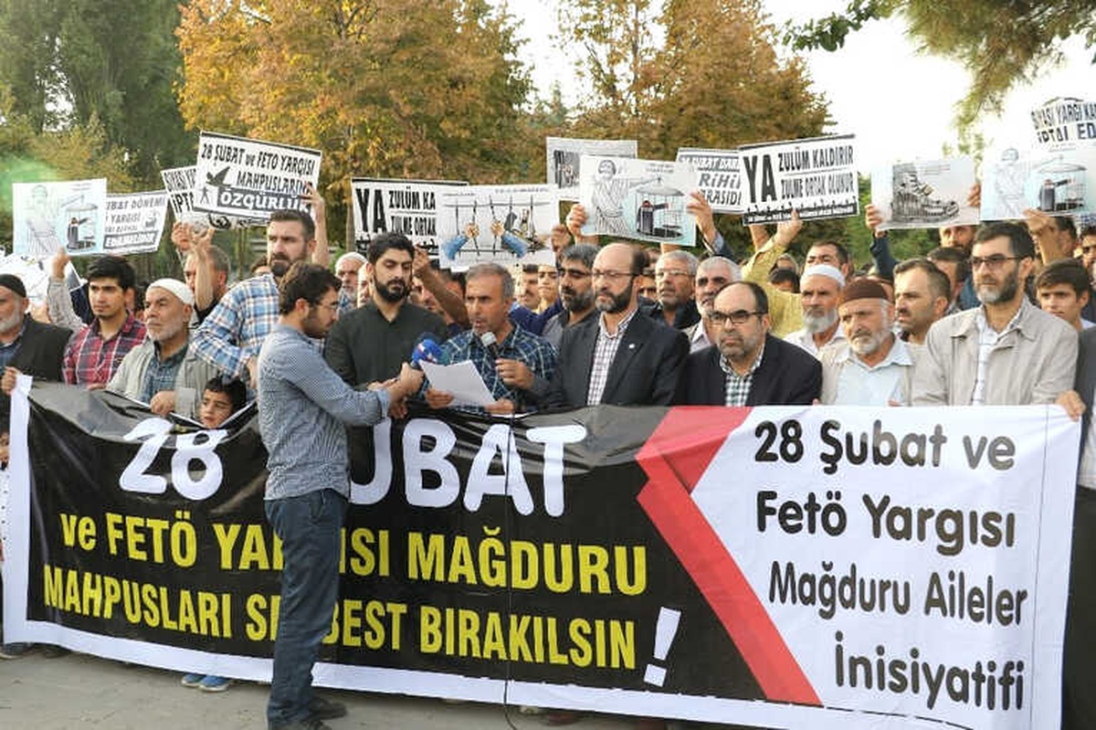 Diyarbakır\'da 28 Şubat ve Fetö Mağdurlarına Özgürlük Talebi
