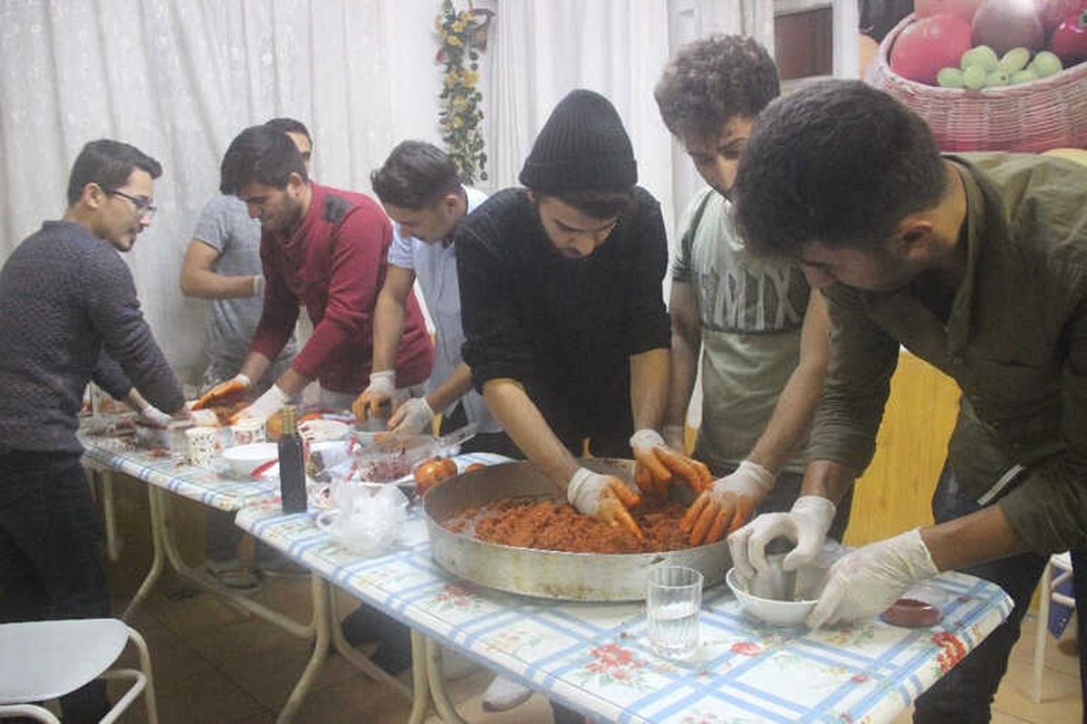 En Güzel ve En Lezzetli Çiğ Köfte\'yi Yapabilmek İçin Yarıştılar