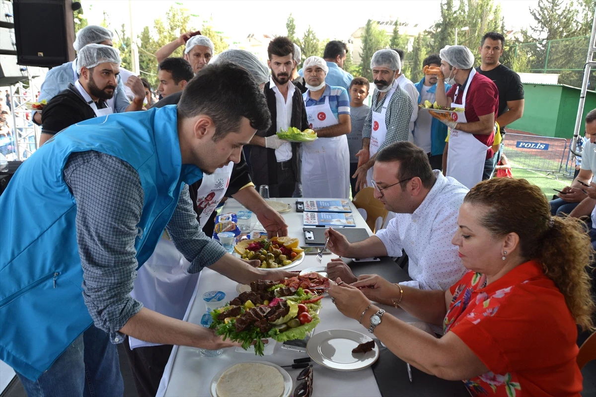 En İyi Çiğ Köfteyi Yapmak İçin Yarıştılar