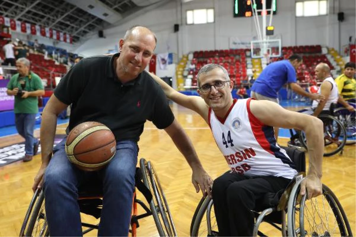 Erdenay ve Yıldızoğlu, Tekerlekli Sandalyede Kozlarını Paylaştı