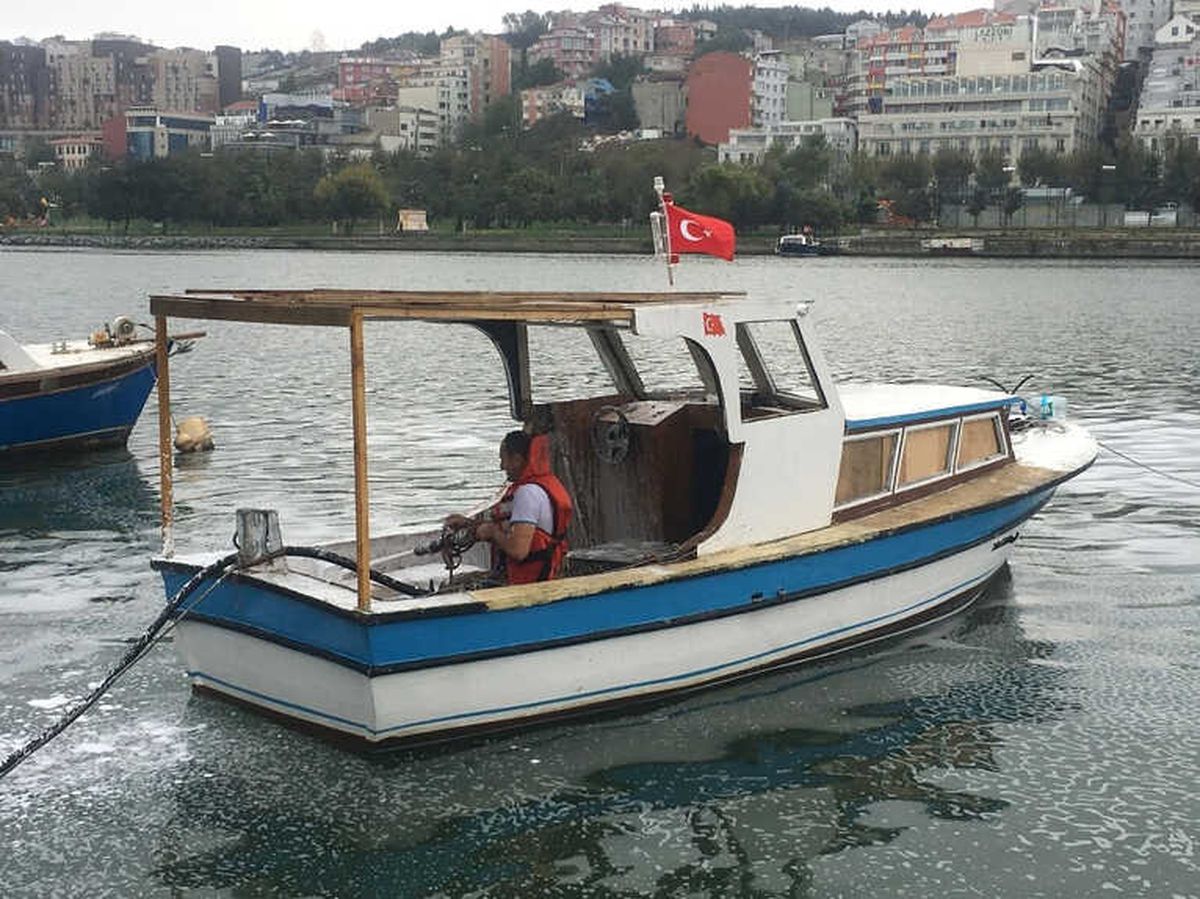 Eyüpsultan\'da Bir Tekne Yanarak Kullanılamaz Hale Geldi