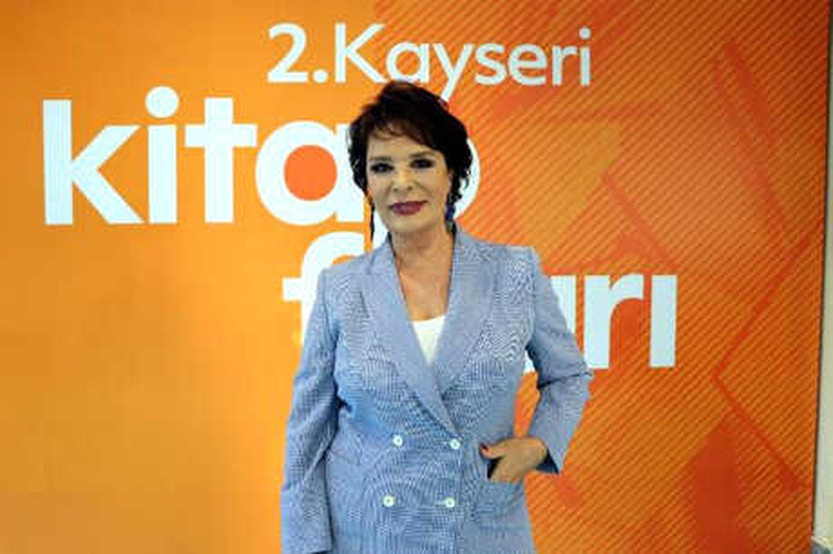 Hülya Koçyiğit: \'Atatürk\'ün Huzurunda, İyi Bir Sanatçı Olmak İçin Ant İçtim\'