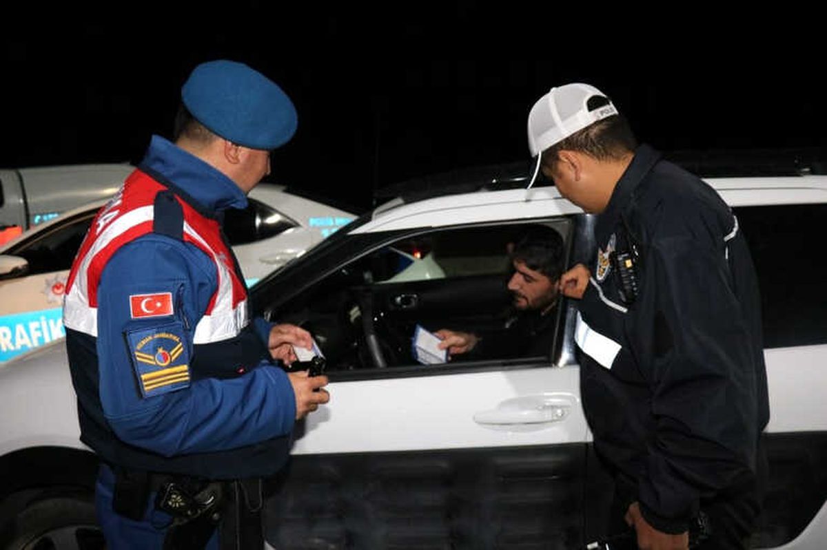 Jandarma ve Polis Ekiplerinden Trafik Denetimi