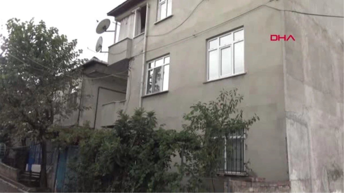 Kocaeli Apartman Sahibi ve Komşusu Tamir Yaparken Çatıdan Düştü