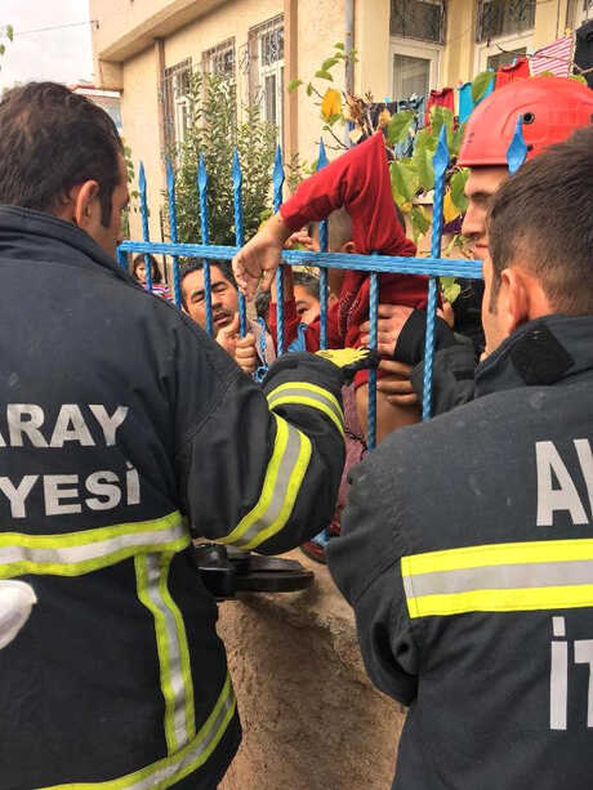 Koluna Saplanan Demirle Hastaneye Götürüldü