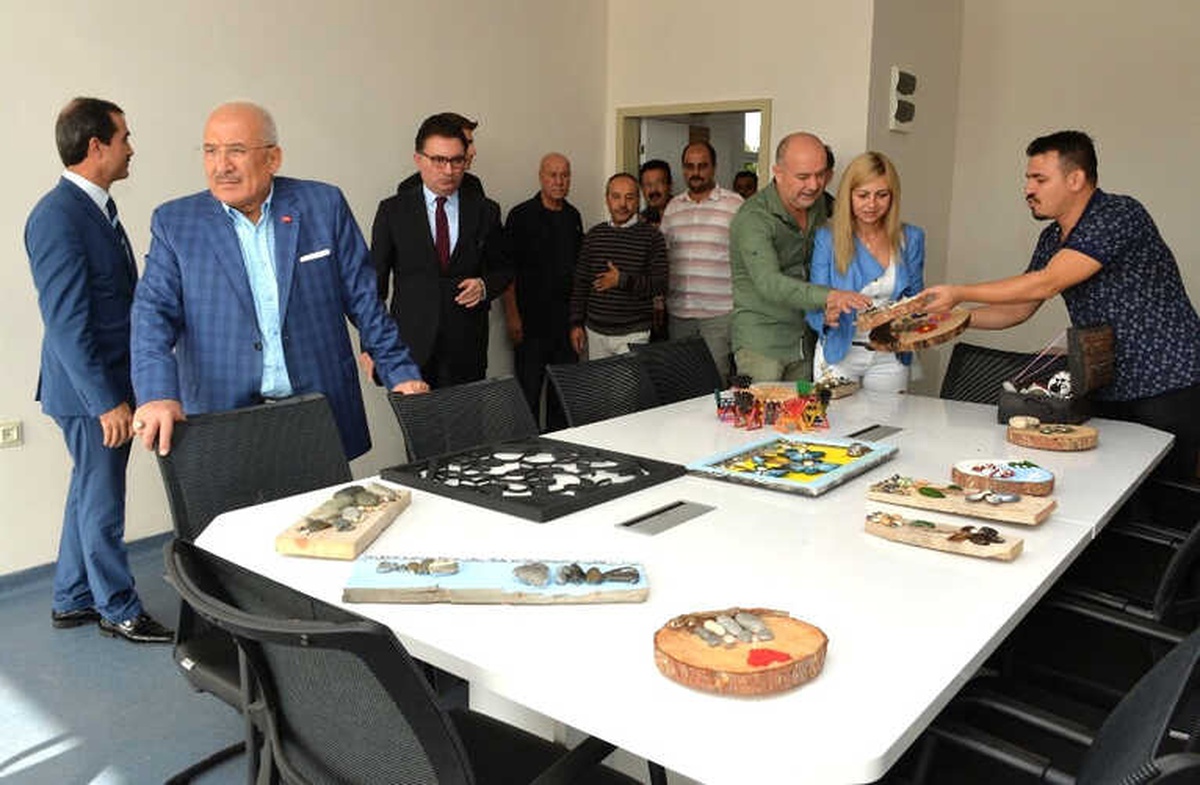 Sanatçılar Engelsiz Mesleki Eğitim Merkezi\'ne Hayran Kaldı