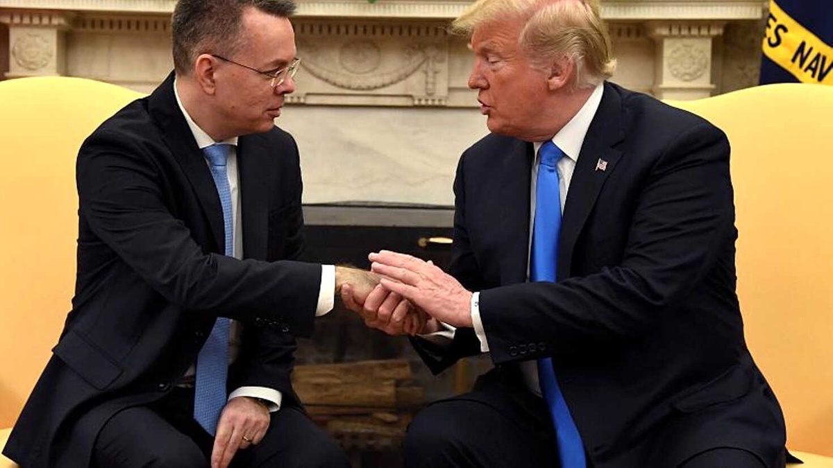 Video | ABD\'ye Dönen Brunson Oval Ofis\'te Trump\'a Dua Etti