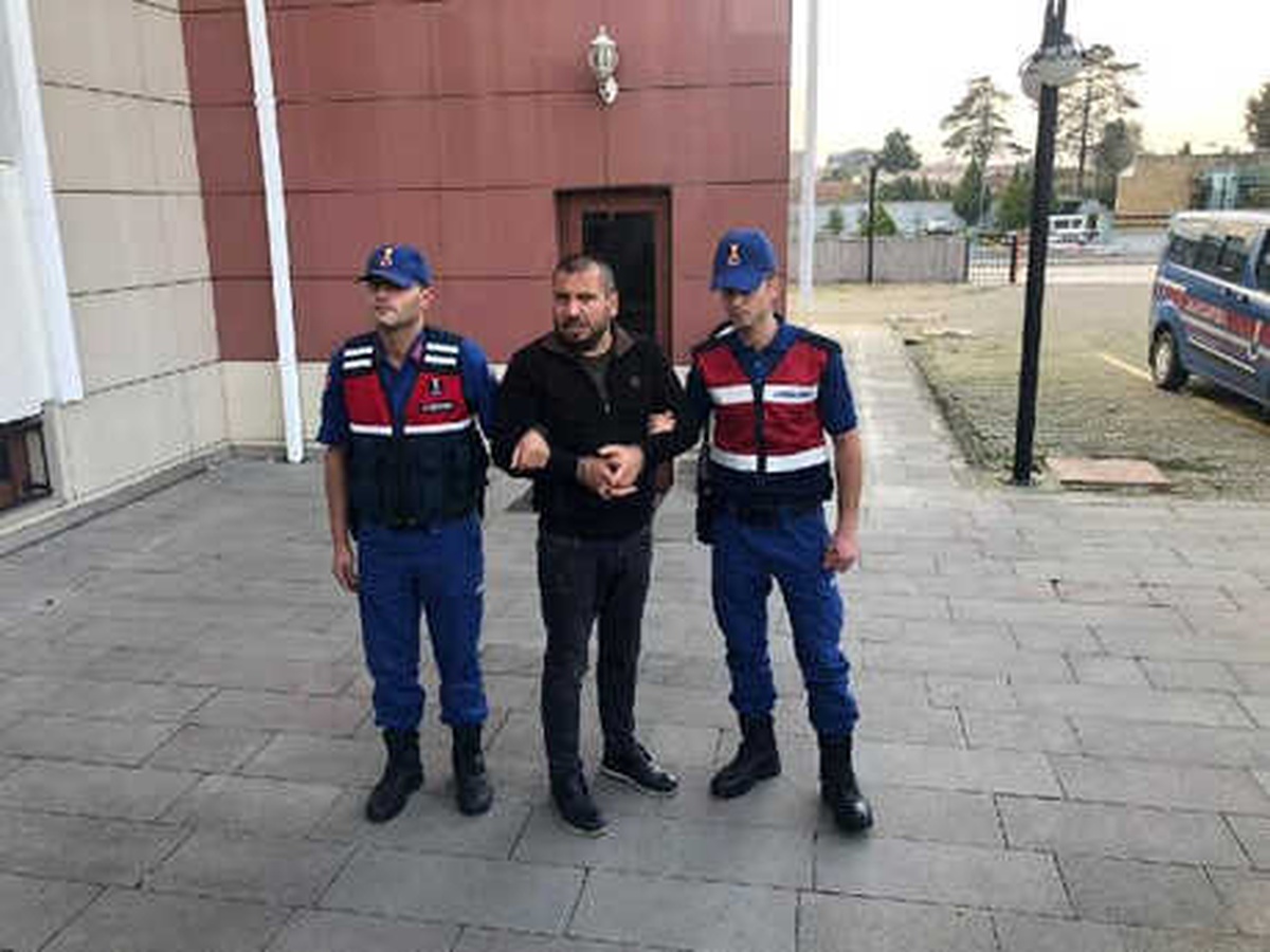 Yıllardır Ölen Kardeşinin İsmi ile Yaşamış