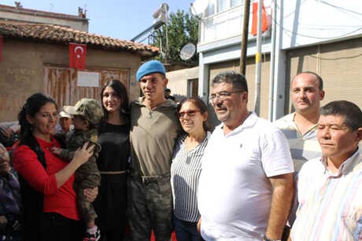 Afrin\'den Dönen Komando Er, Baba Ocağında Davul Zurnayla Karşılandı