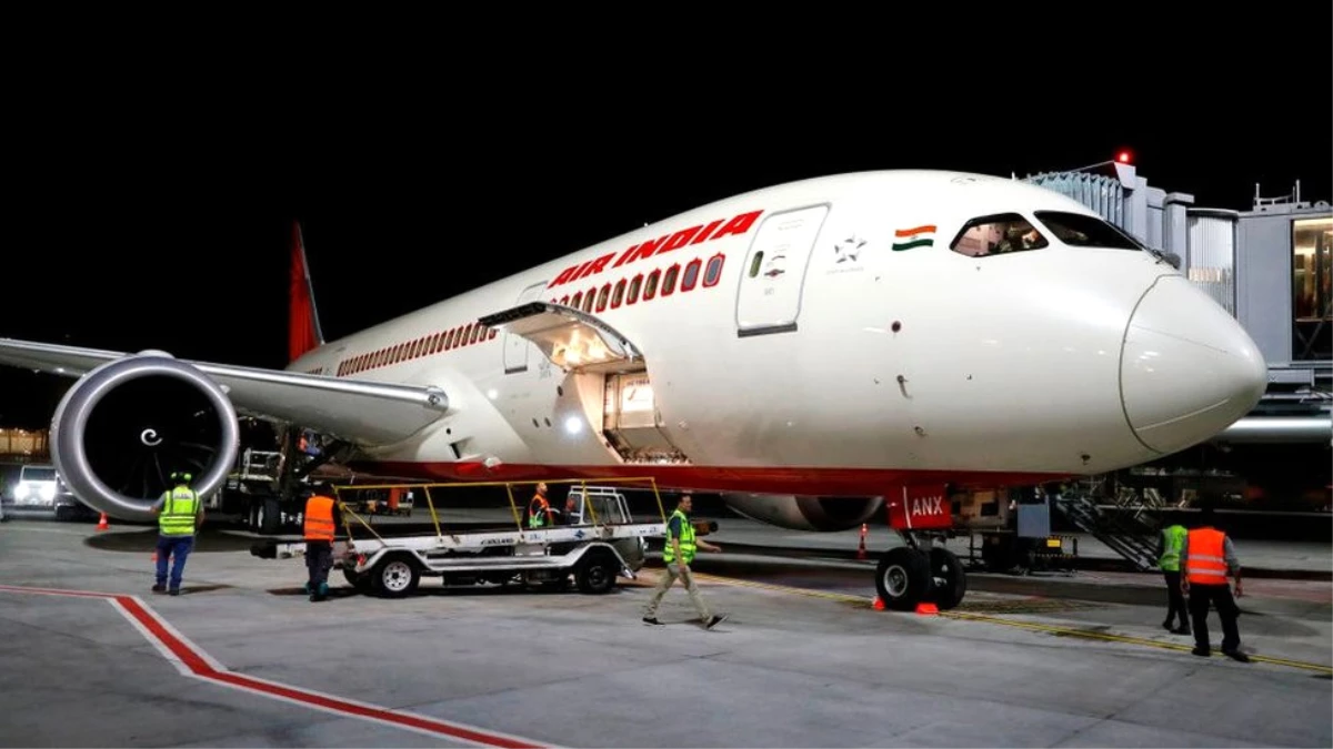 Air India Hostesi Kapıyı Kapatırken Uçaktan Düştü