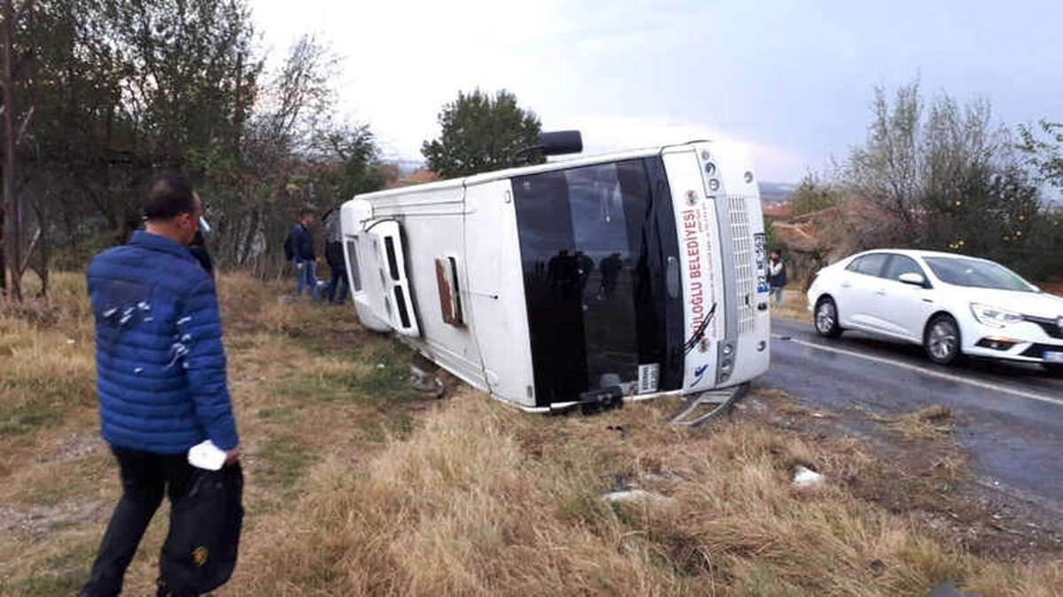 Askeri Personeli Taşıyan Servis Kaza Yaptı: 13 Yaralı