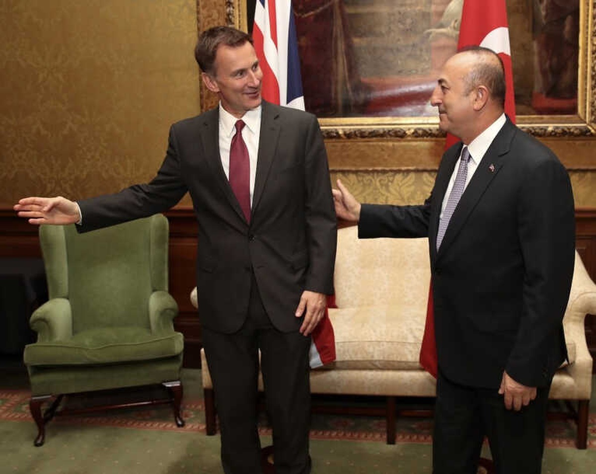 Bakan Çavuşoğlu, İngiltere Dışişleri Bakanı Hunt ile Görüştü