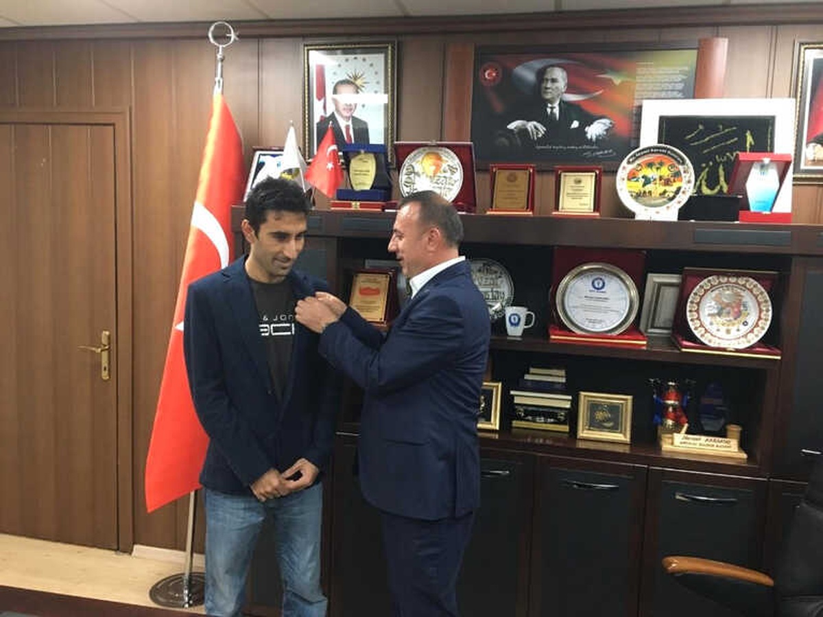 Başkan Karaatay\'dan Türkiye Birincisine Cumhuriyet Altını
