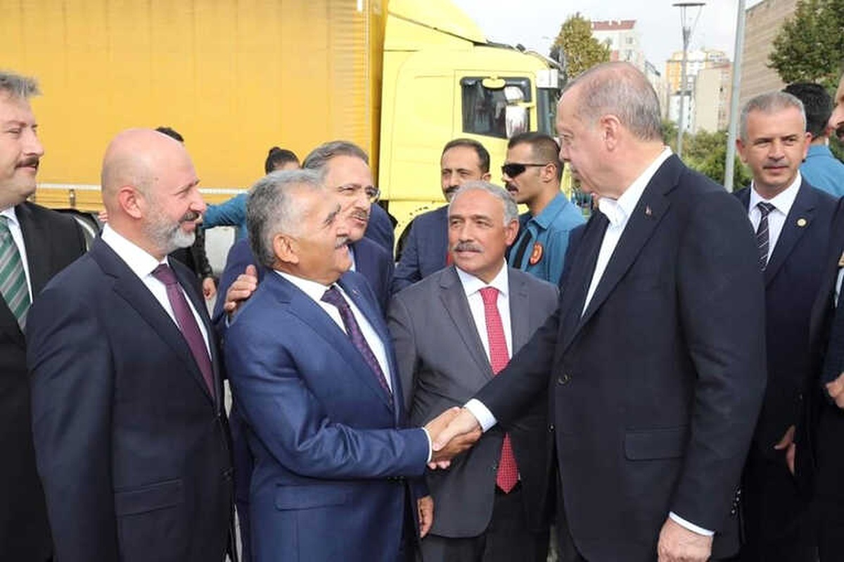 Başkan Memduh Büyükkılıç, Cumhurbaşkanı Recep Tayyip Erdoğan\'a 7 Yatırım Hakkında Bilgiler Verdi