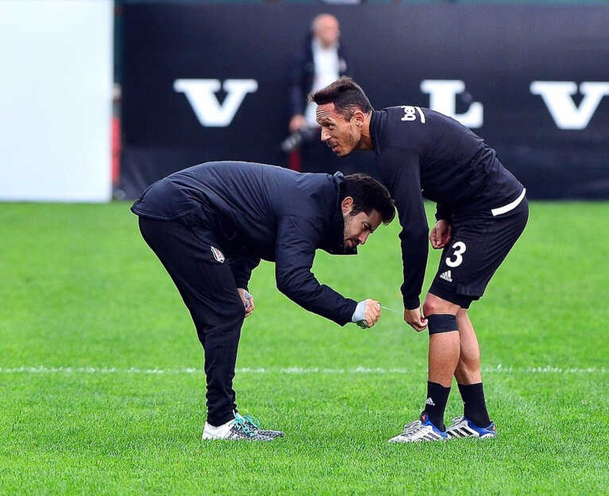 Beşiktaş\'ta Adriano Şoku