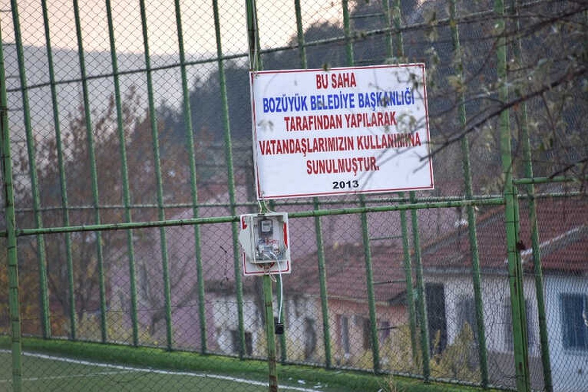 Bozüyük\'te Spor Alanlarına Çirkin Saldırı