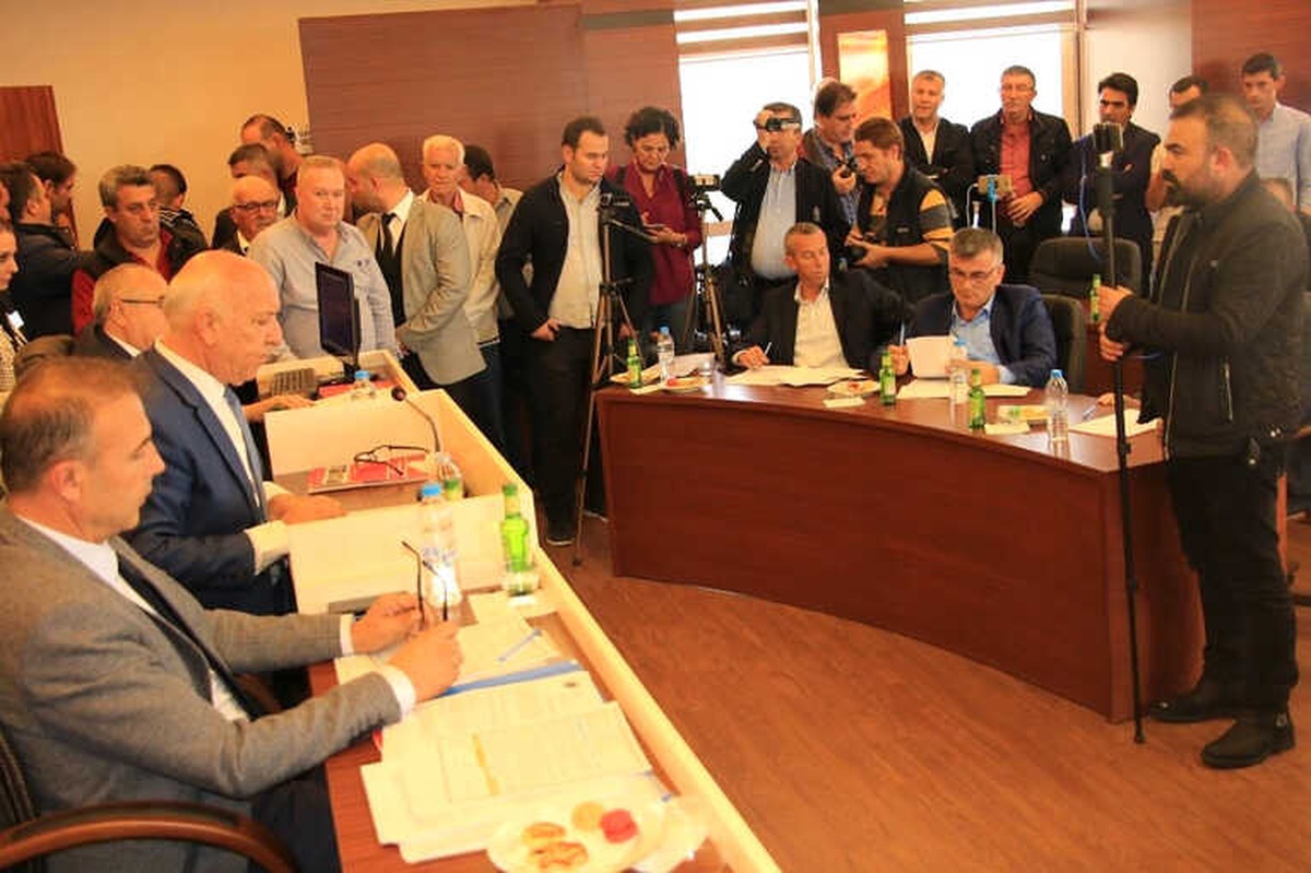 CHP\'li Belediyenin 2019 Bütçesini CHP\'li Meclis Üyeleri de Reddetti
