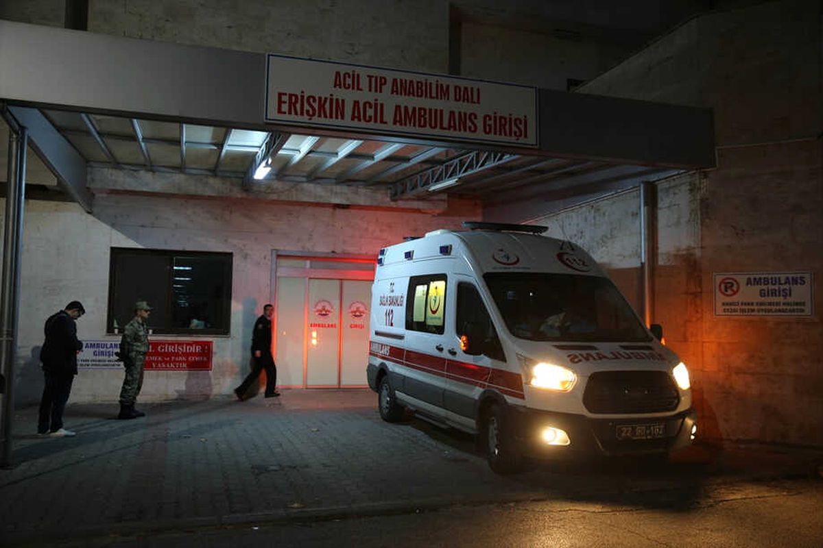 Edirne\'de Minibüs Devrildi: 13 Yaralı