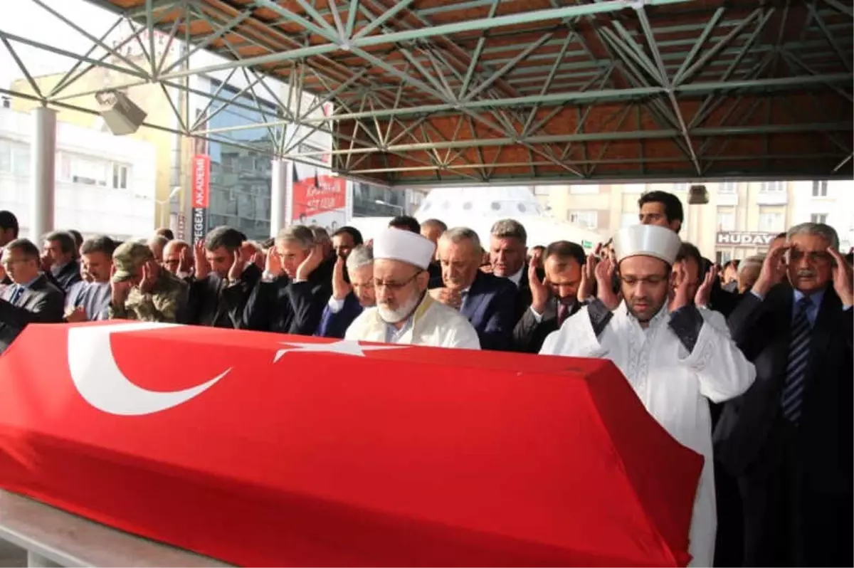 Eski Milletvekili Küçükel, Son Yolculuğuna Uğurlandı