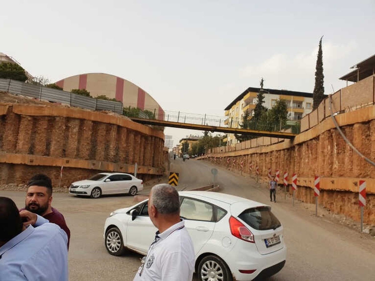 Esnaftan Durdurulan Alt Geçit Çalışmalarına Tepki