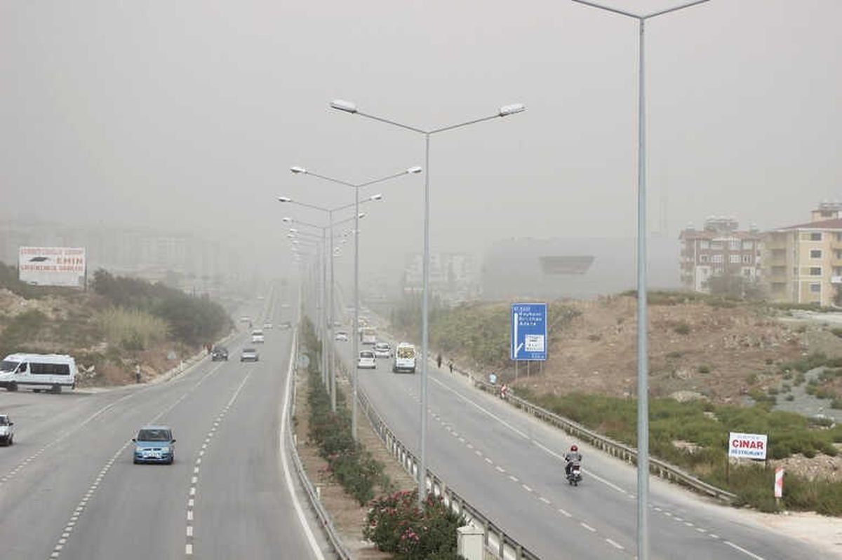 Hatay Semalarını Toz Bulutları Kapladı