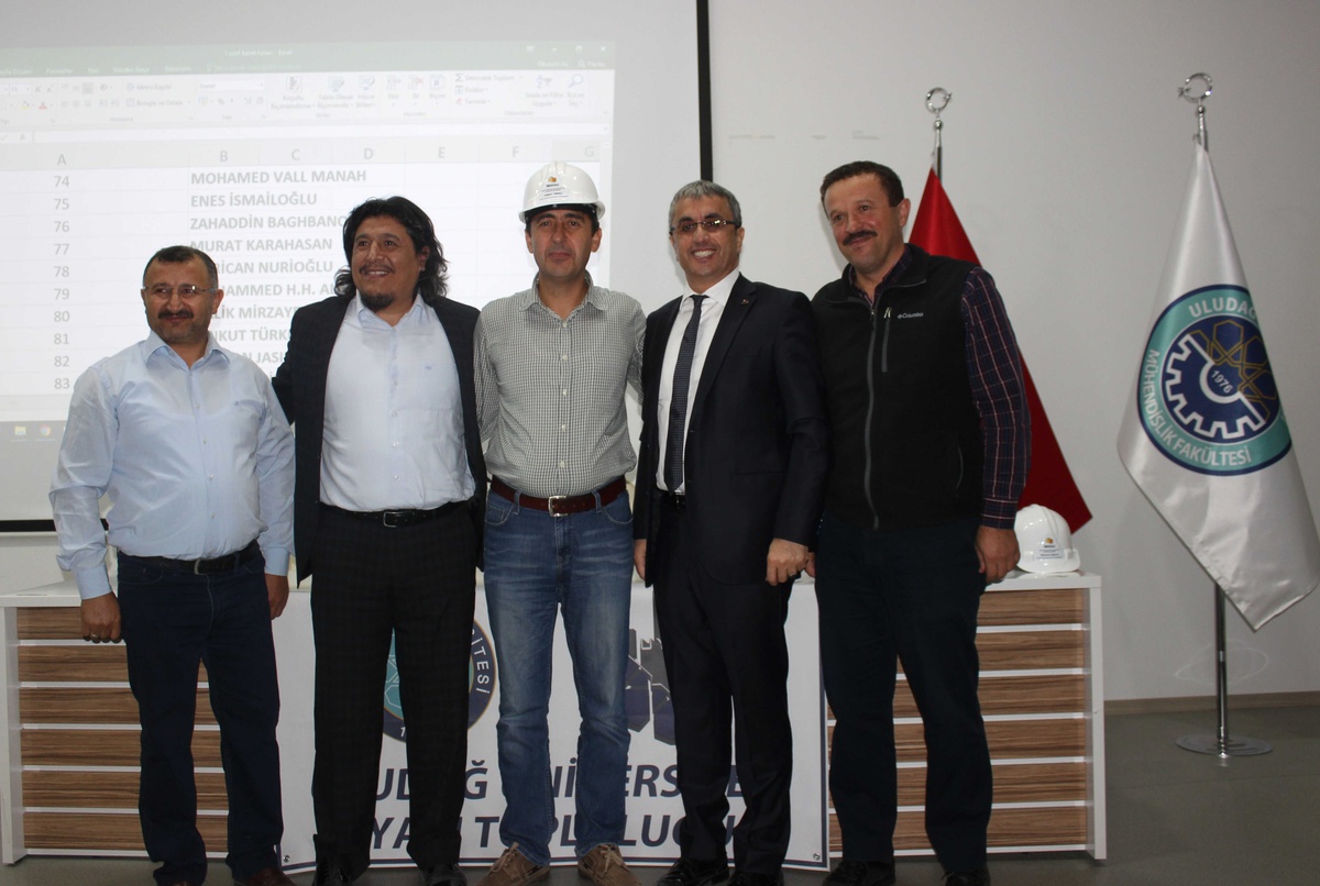 İnşaat Mühendisi Adayları Baretlerini Taktılar