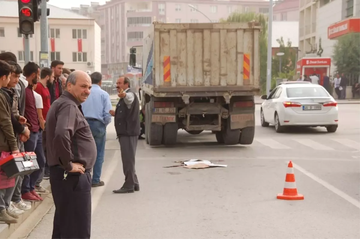 Kamyonun Altında Kalan Yaşlı Adam Hayatını Kaybetti