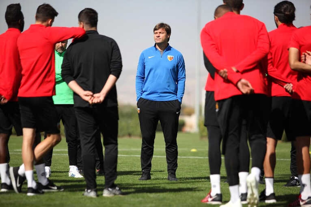 Kayserispor Teknik Direktörü Ertuğrul Sağlam Kadroya Güveniyor