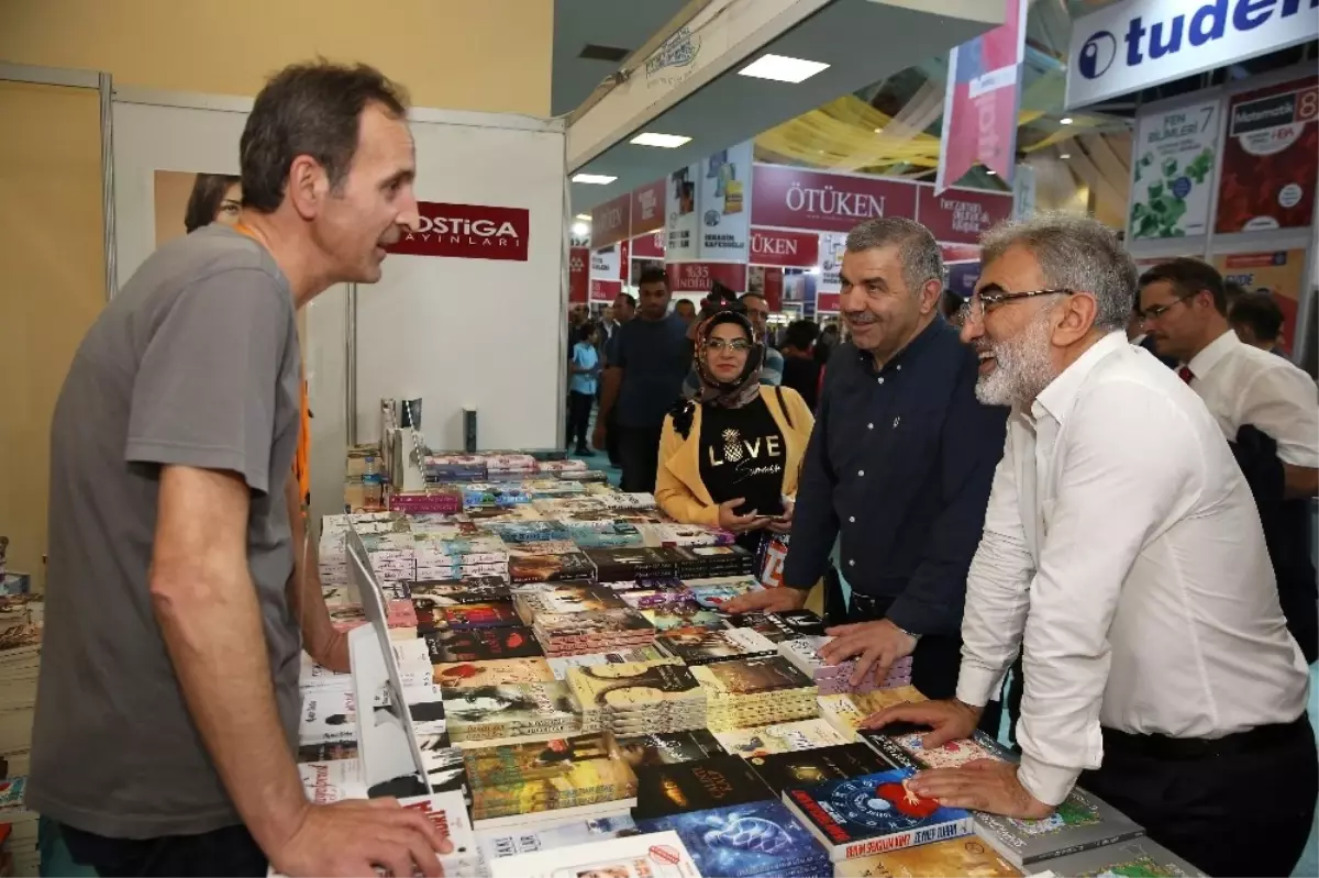 Kitap Fuarı\'na İki Günde 150 Bin Ziyaretçi