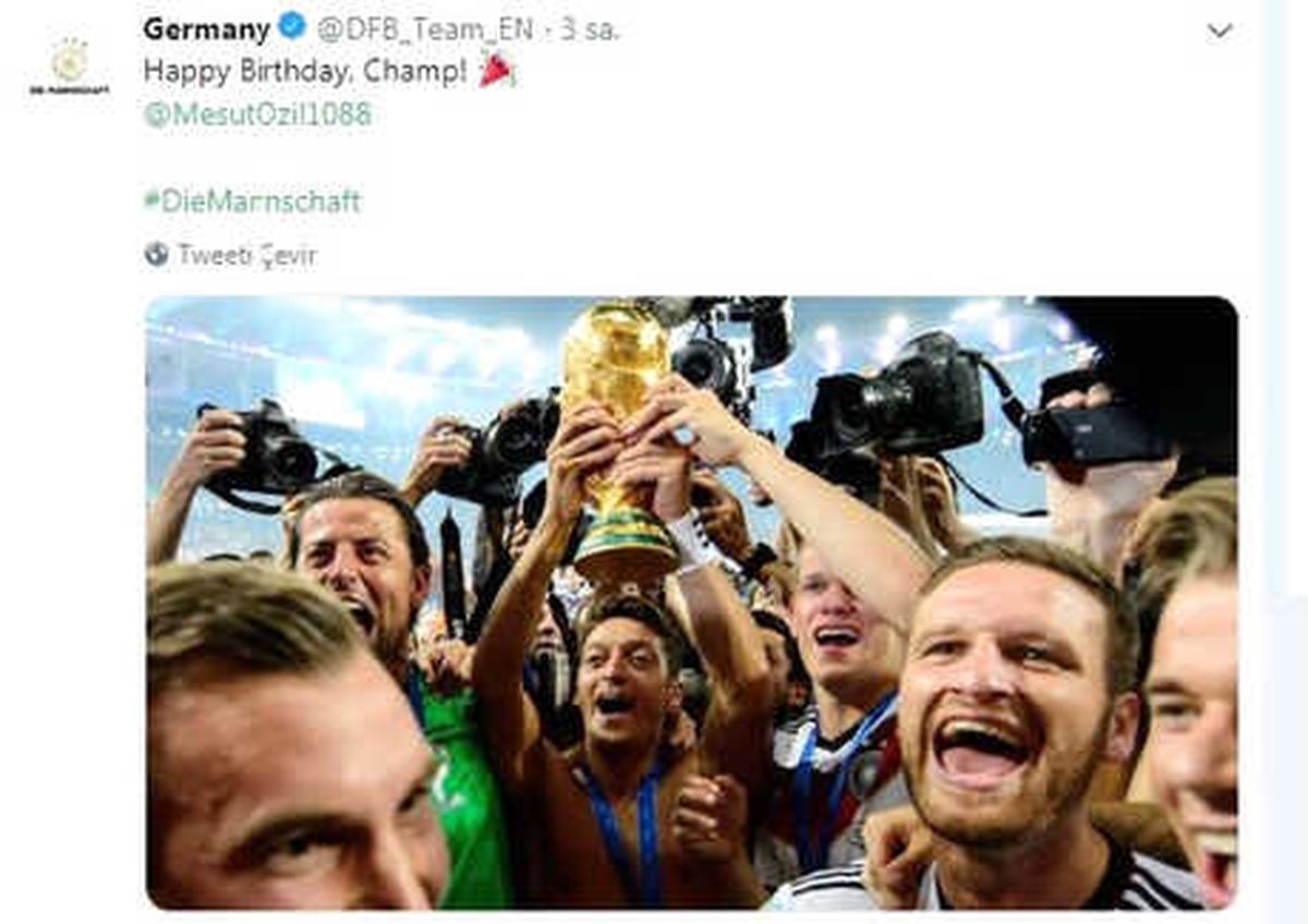 Mesut Özil\'e Almanlardan Sürpriz Kutlama!..