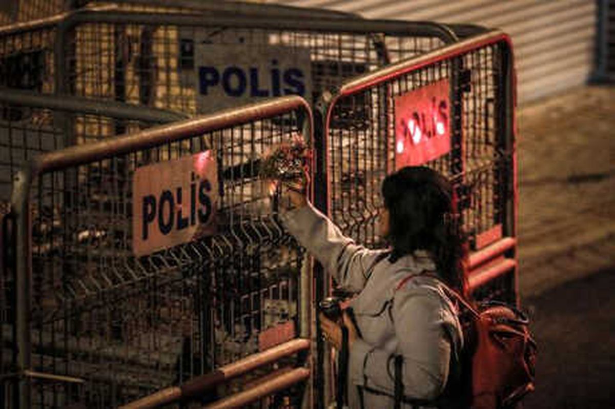 Olay Yeri İnceleme Ekipleri Konsolosluk Binası Çatısında