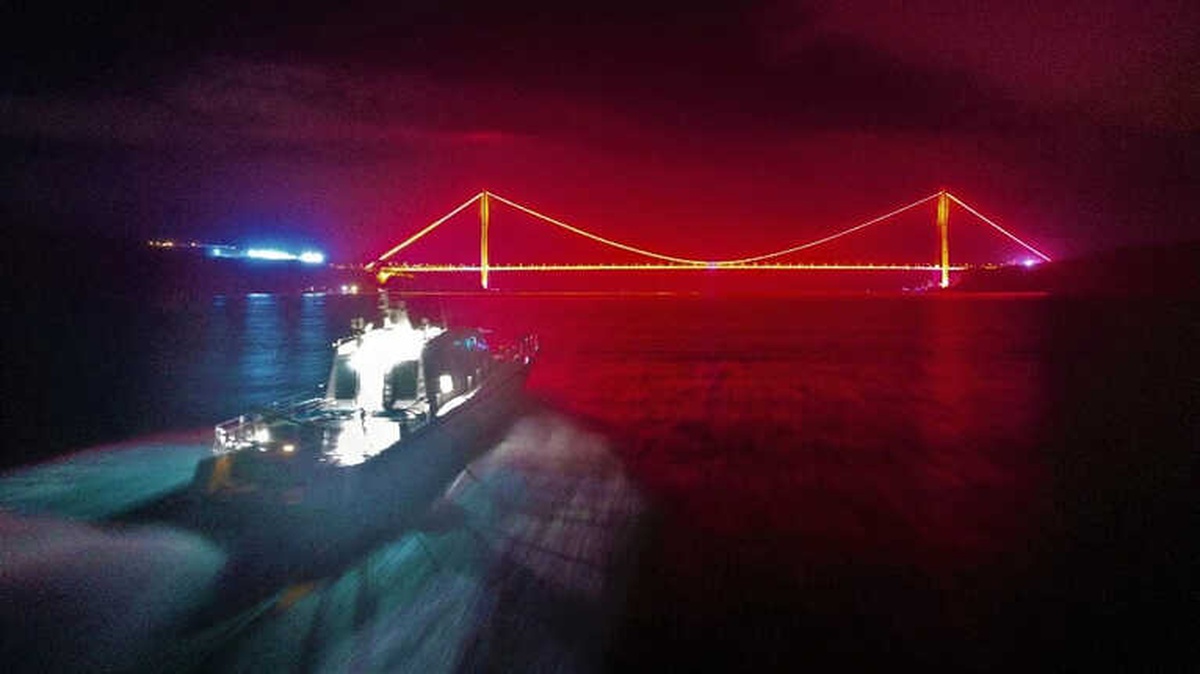 İstanbul Boğazı\'nda Film Sahnelerini Aratmayan "Balık" Denetimi