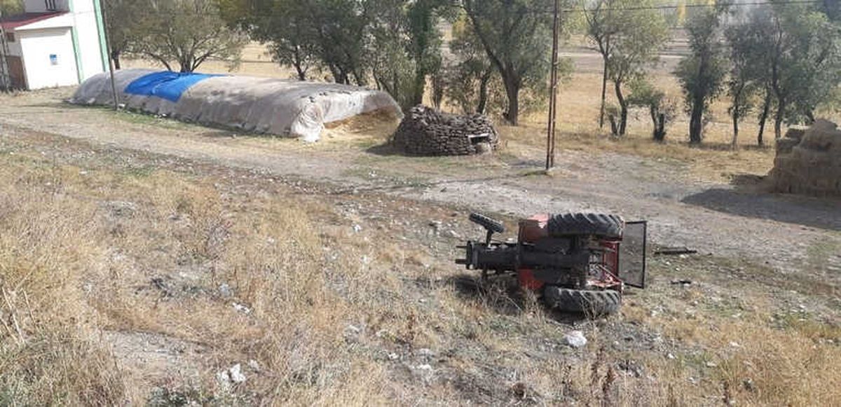 Pasinler\'de Traktör Şarampole Uçtu: 3 Yaralı