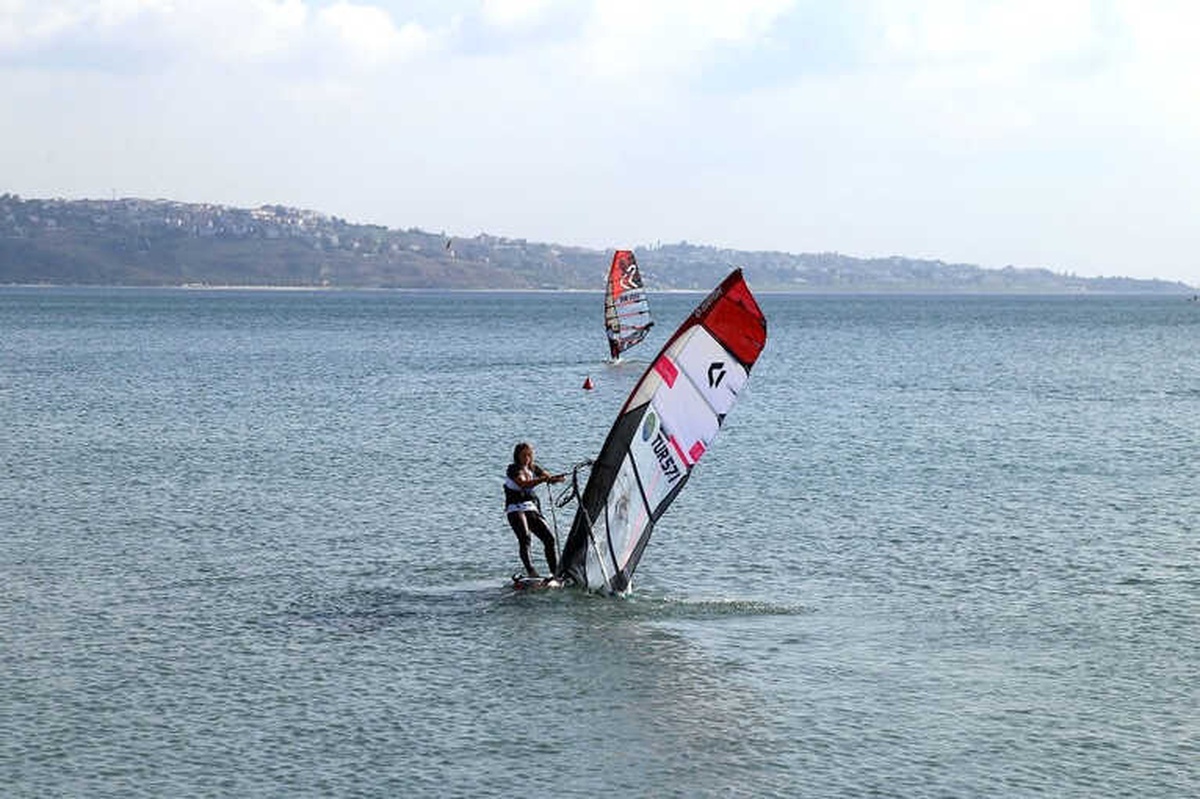 Rüzgar Sörfü Slalom Türkiye Şampiyonası Büyükçekmece\'de Yapıldı