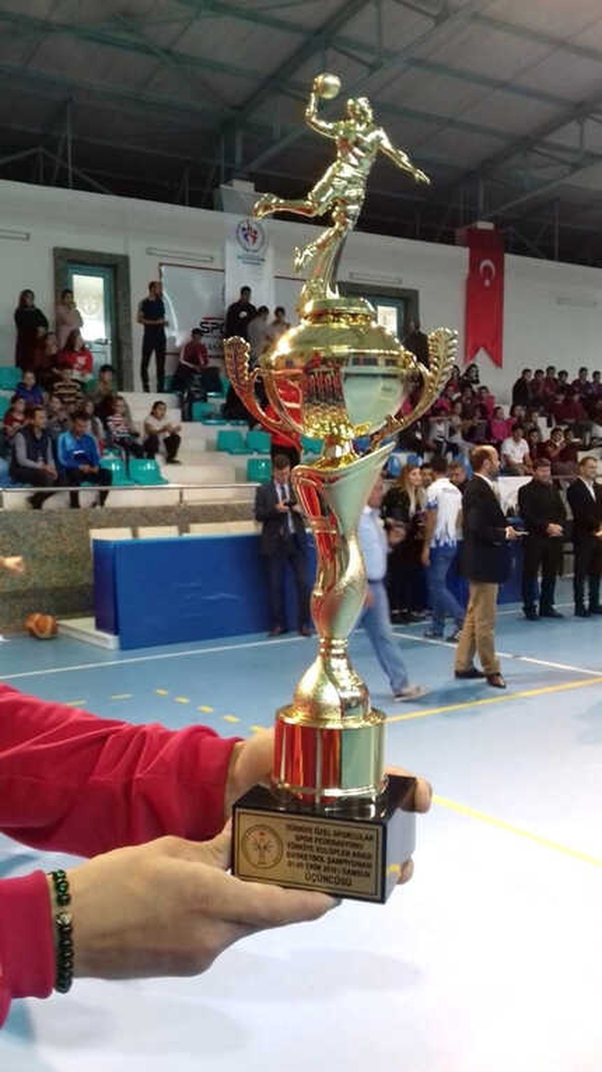 Samsun\'dan İki Kupa ile Döndüler