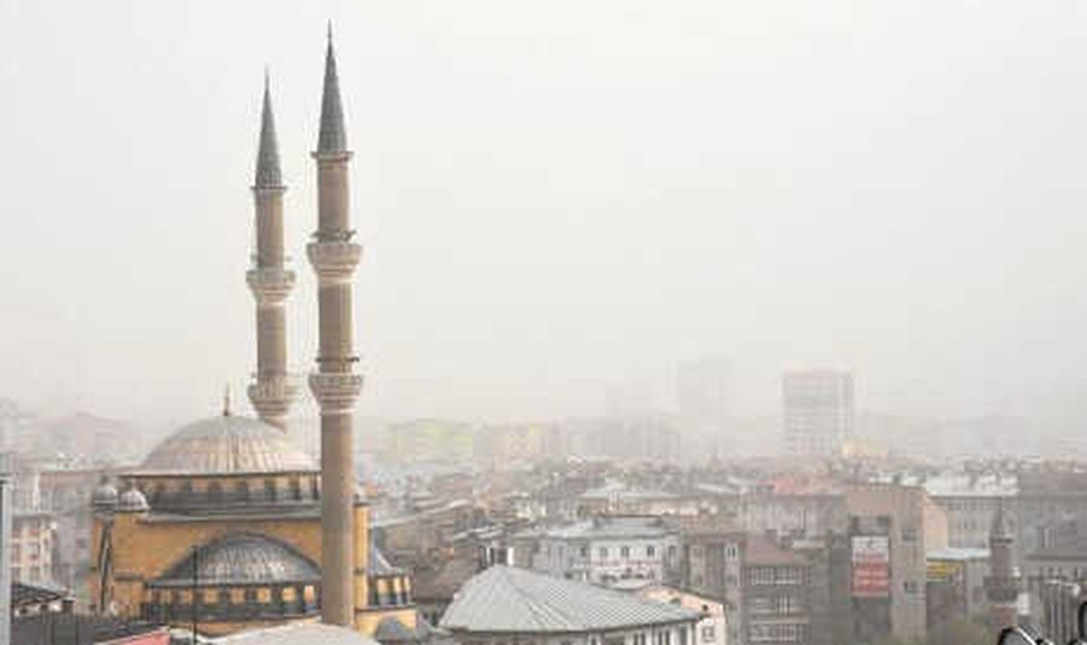Sivas\'ı Toz Bulutu Kapladı