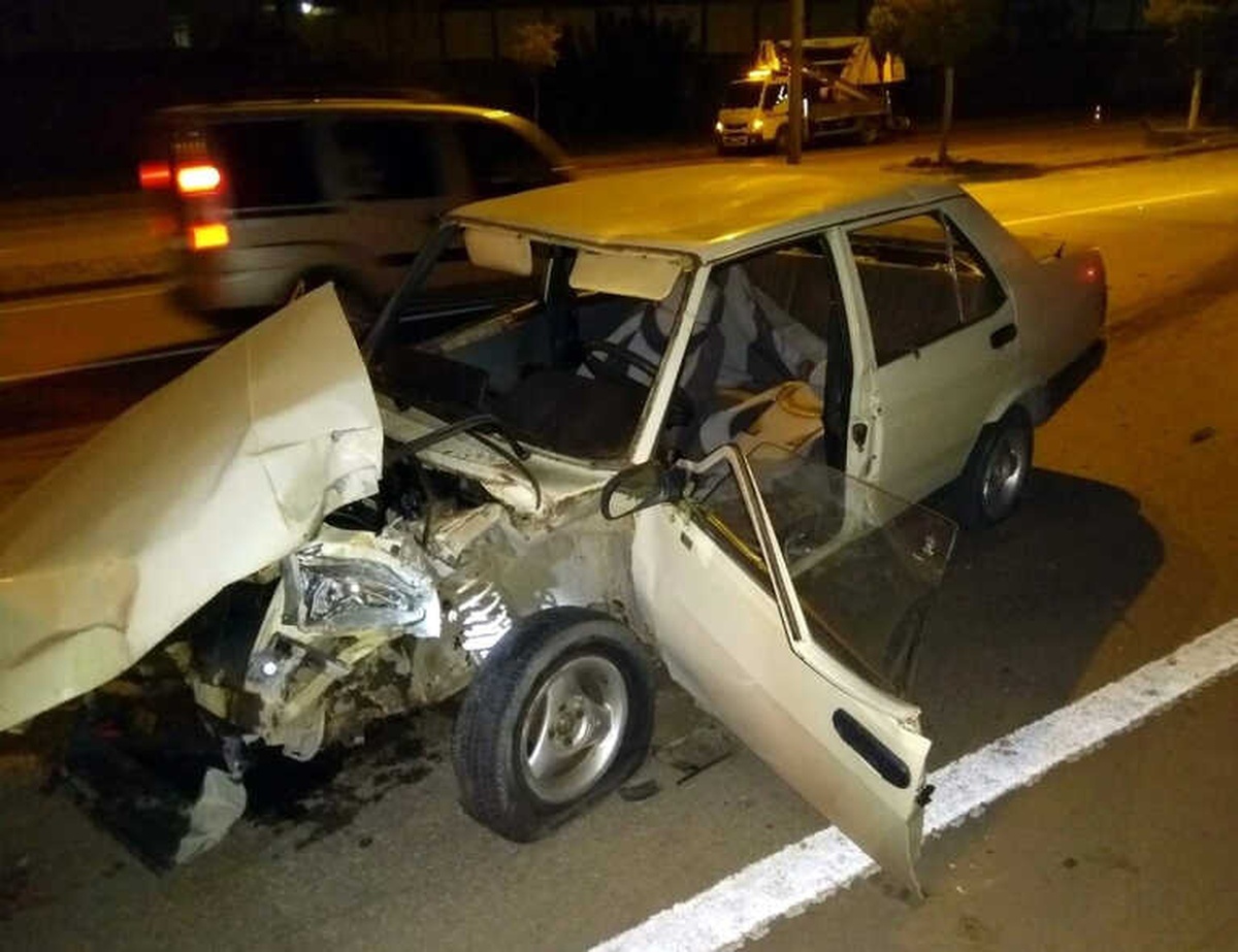 Ağaca Çarpan Sürücü Hastanede Hayatını Kaybetti