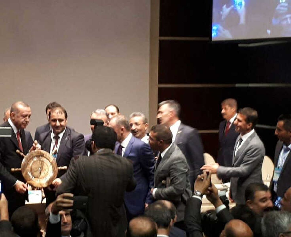 AK Parti Bahçesaray İlçe Başkanı Sabırlı\'dan Cumhurbaşkanı Erdoğan\'a Anlamlı Hediye