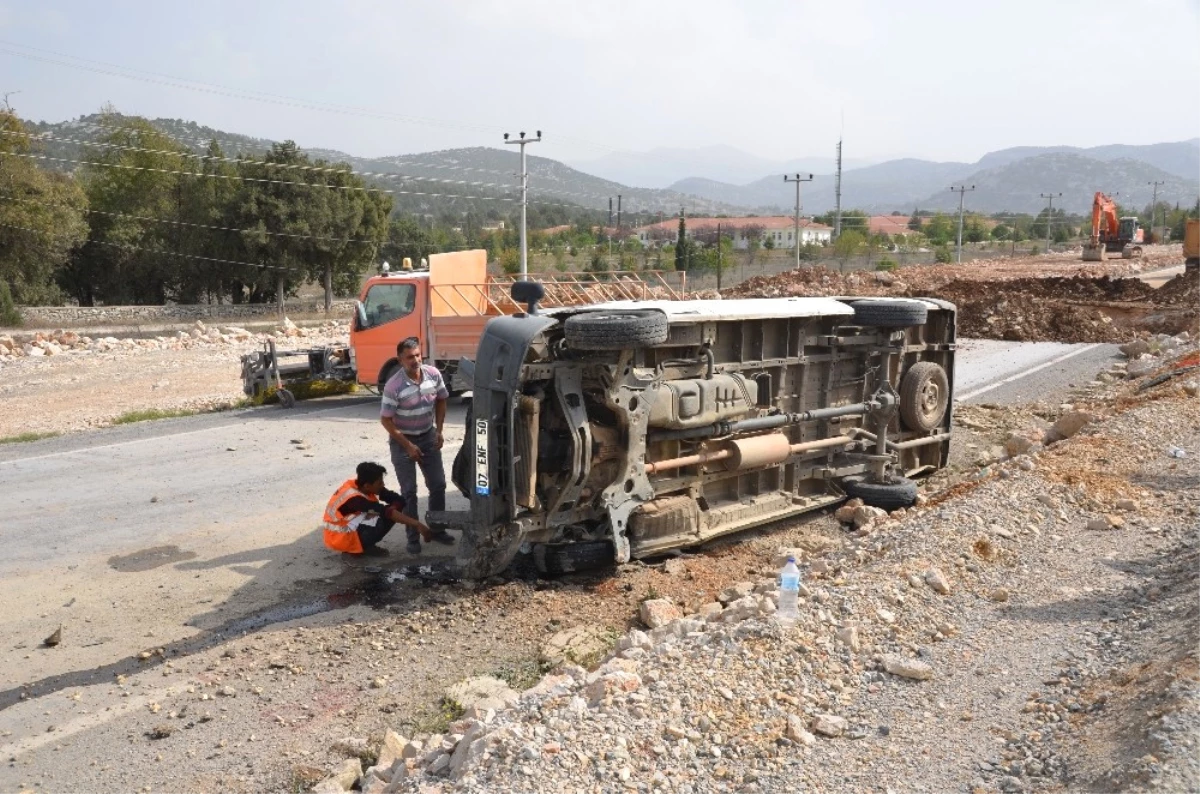 Akseki\'de Trafik Kazası: 3 Yaralı