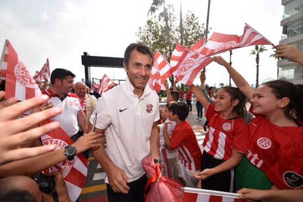 Antalyaspor\'dan \'Fanatik Okul\'a Ziyaret