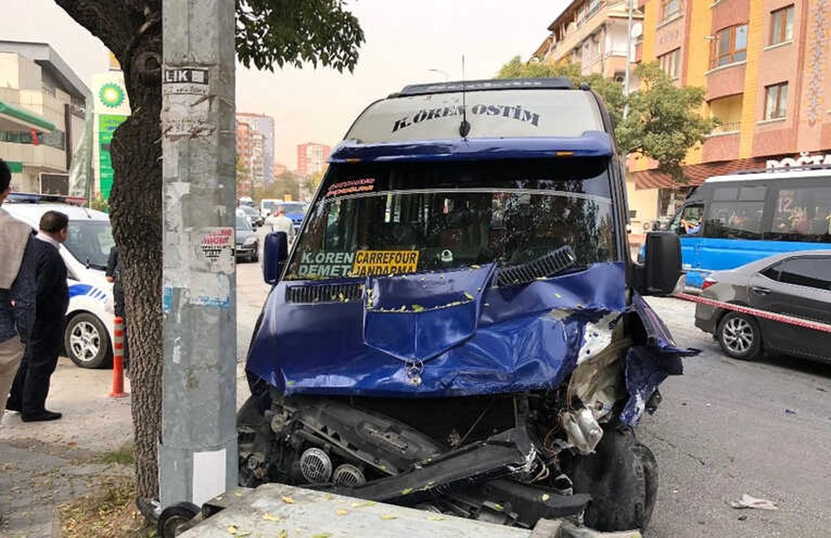 Başkent\'te Dolmuş Kazası: 10 Yaralı