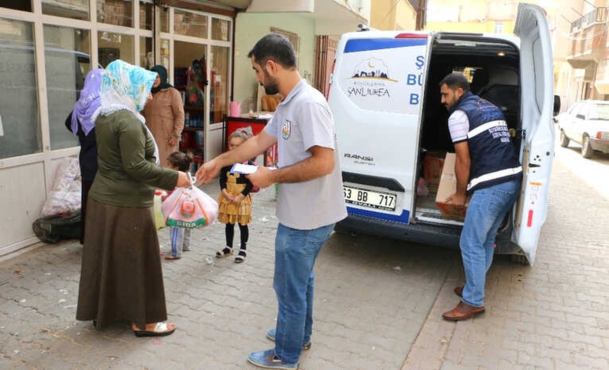 Belediyenin Yetiştirdiği Meyveler Dar Gelirli Ailelere Dağıtıldı