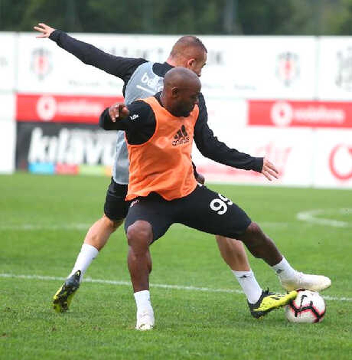 Beşiktaş\'ta Adem Ljajic ve Oğuzhan Özyakup Takımdan Ayrı Çalıştı