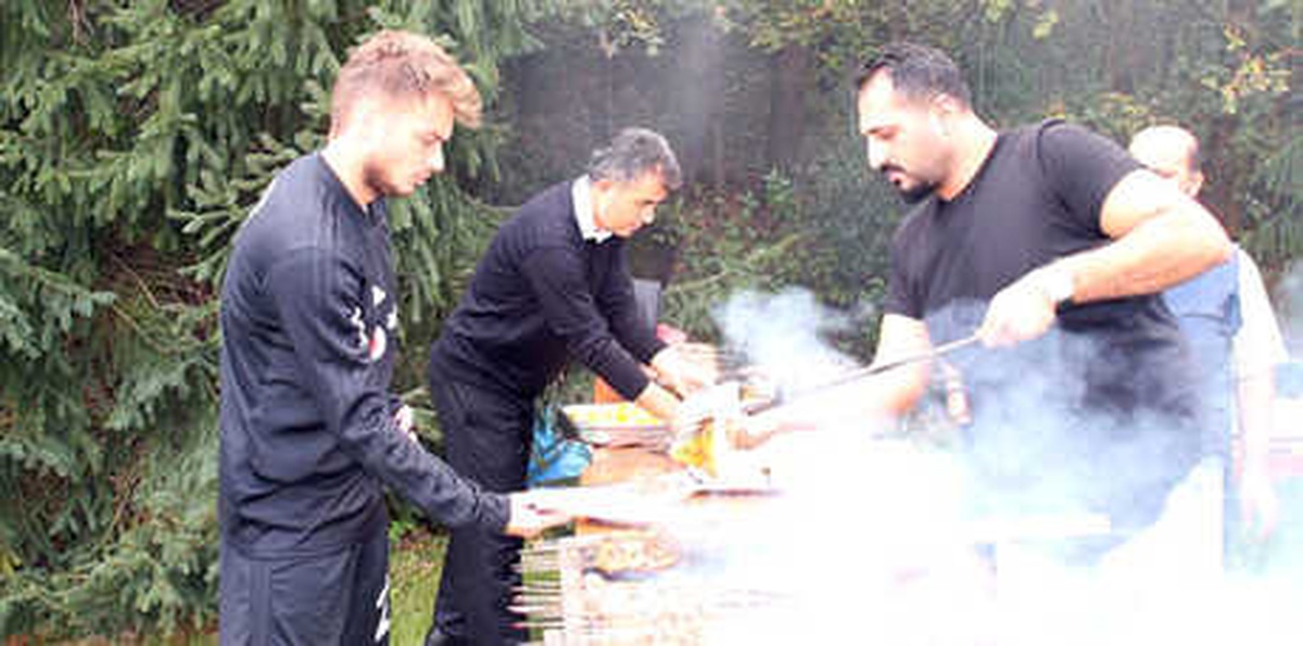Beşiktaş\'ta Göztepe Maçı Öncesi Barbekü Partisi