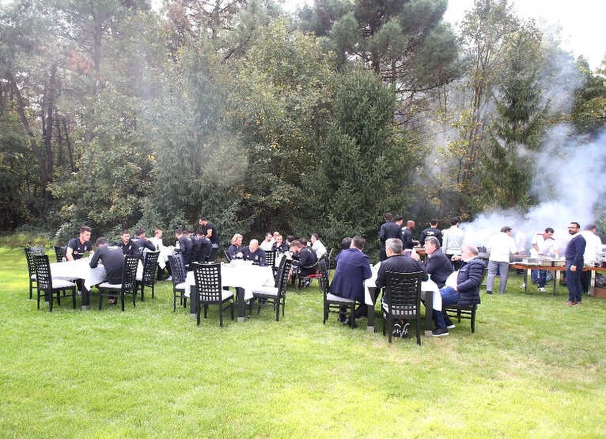 Bjk Nevzat Demir Tesisleri\'nde Barbekü Partisi