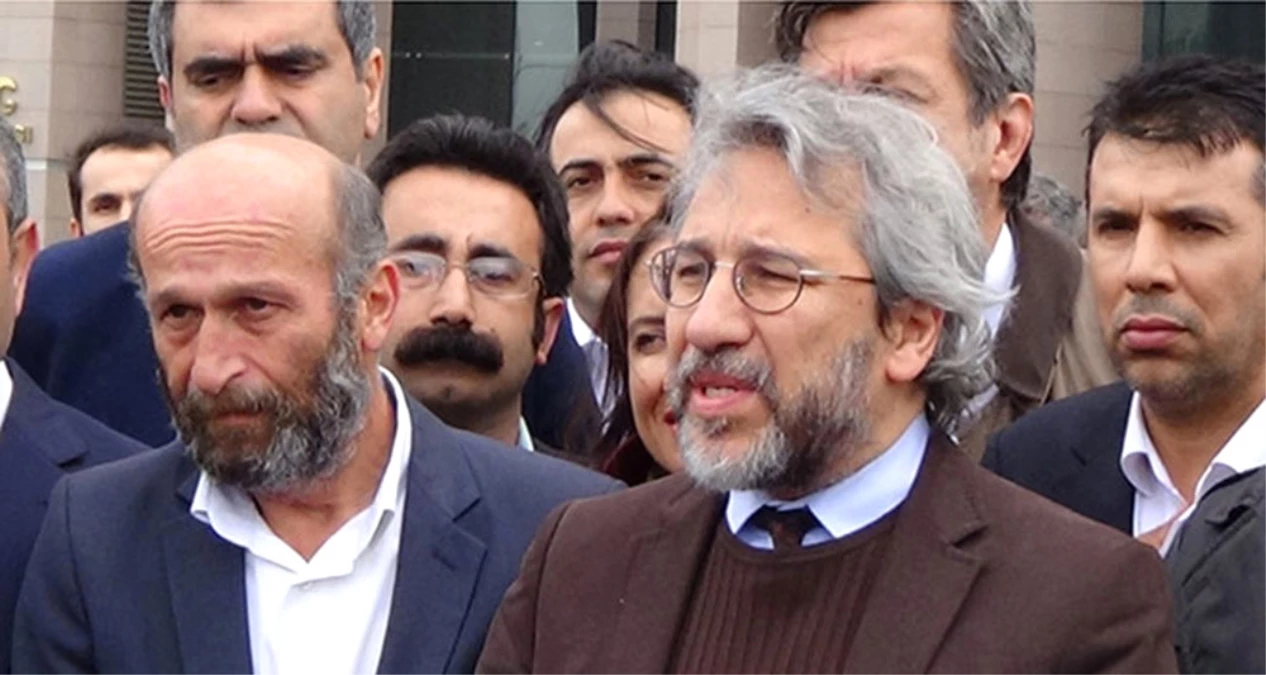 Can Dündar ve İlhan Tanır Hakkında Kırmızı Bülten