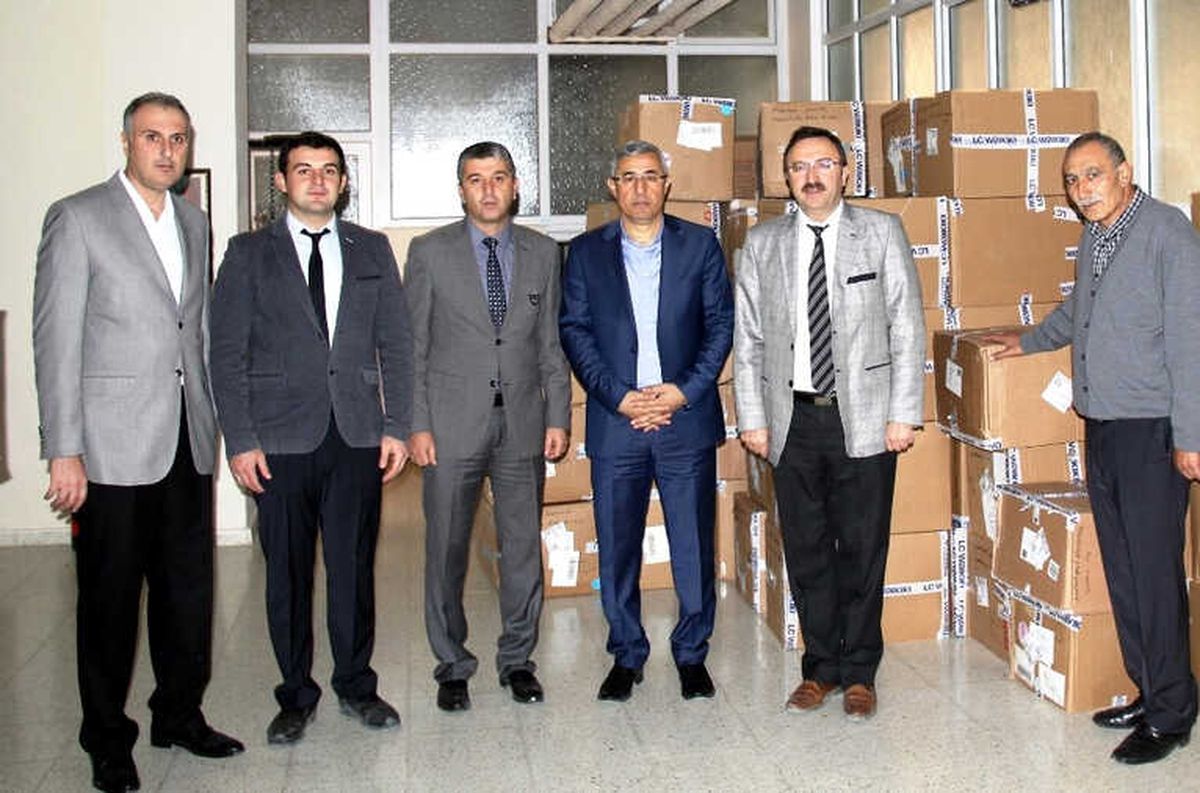 Darende\'de Öğrencilere Giyecek Yardımı