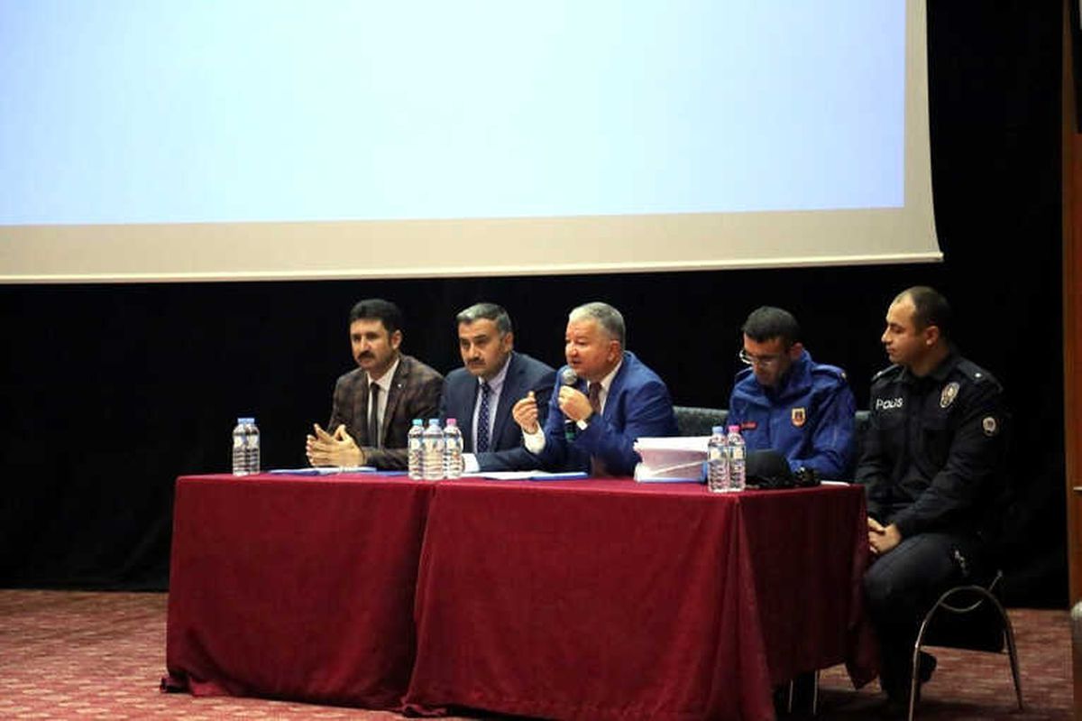 Develi\'de Servis Şoförlerine Eğitim Semineri Verildi