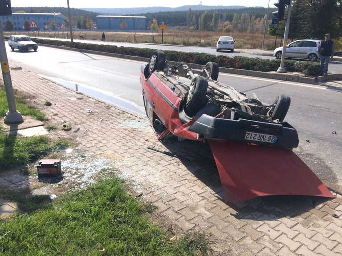 Eskişehir\'de Trafik Kazası: 3 Yaralı