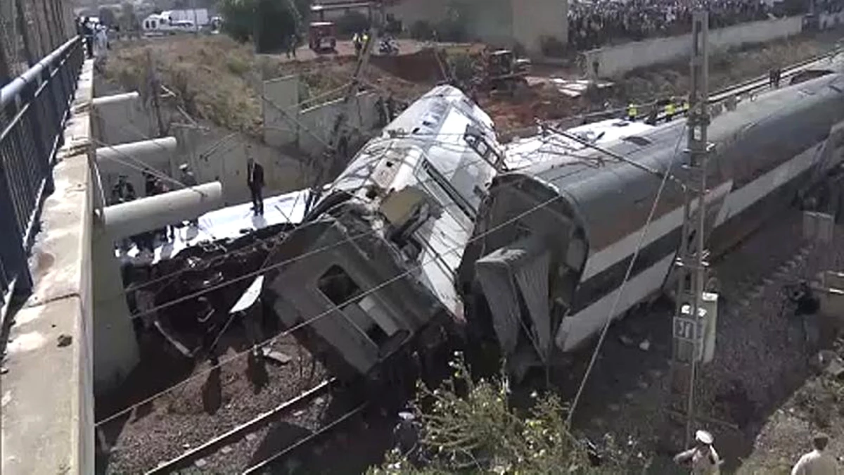 Fas\'ta Yolcu Treni Raydan Çıktı: En Az 7 Ölü